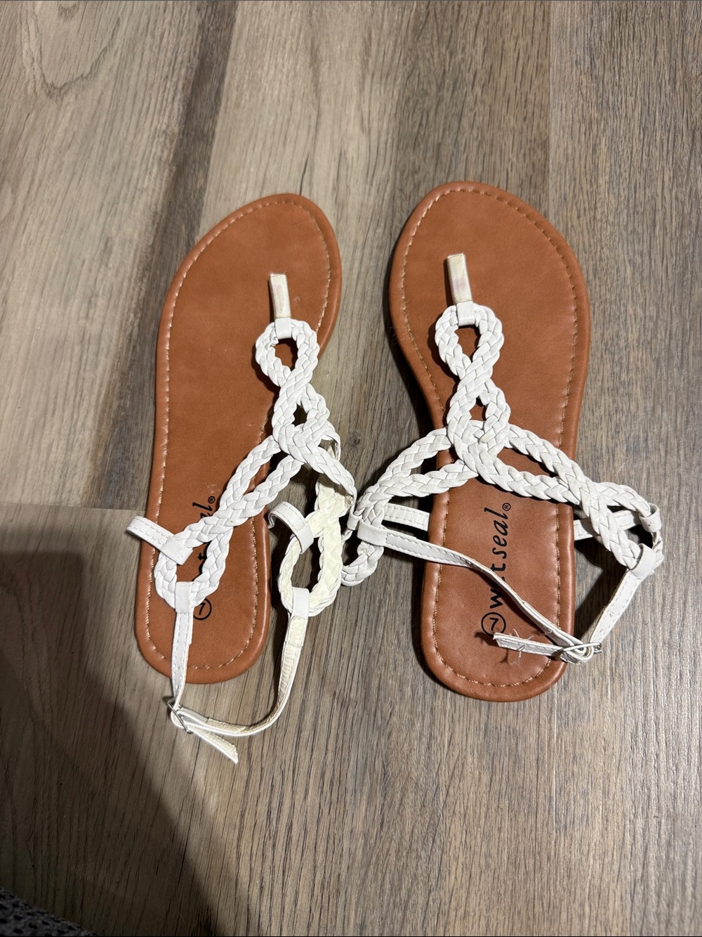 Toe-Ring Braided Sandals - White/Tan